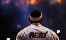 开云体育官网-攻势如潮，步行者团队协作碾压鹈鹕，布伦森独奏闪耀全场