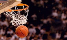 开云官网-最后1.7秒，致命三分！关键先生霍勒迪用一记冰与火之歌，浇灭猛龙反扑烈焰