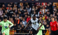 开云体育中国-瓦伦西亚险胜晋级，打破对手联赛不败记录