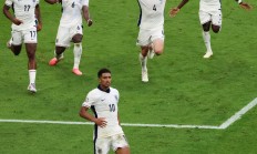 开云体育入口-欧洲足球俱乐部赛事备战，球队为下一场比赛做好准备