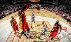 开云APP-猛龙完胜凯尔特人，拉文关键先生闪耀全场，一场替补奇兵的崛起之战