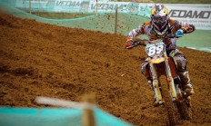 开云体育入口-赛道魔术师，雷诺的精密绝杀与汉密尔顿的孤独王座