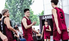 开云体育在线-上海篮球队士气高涨，取得胜利晋级