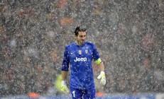 开云体育官网-绿茵场与乒乓球台的双重奏，当横扫与带队诠释胜利的两面