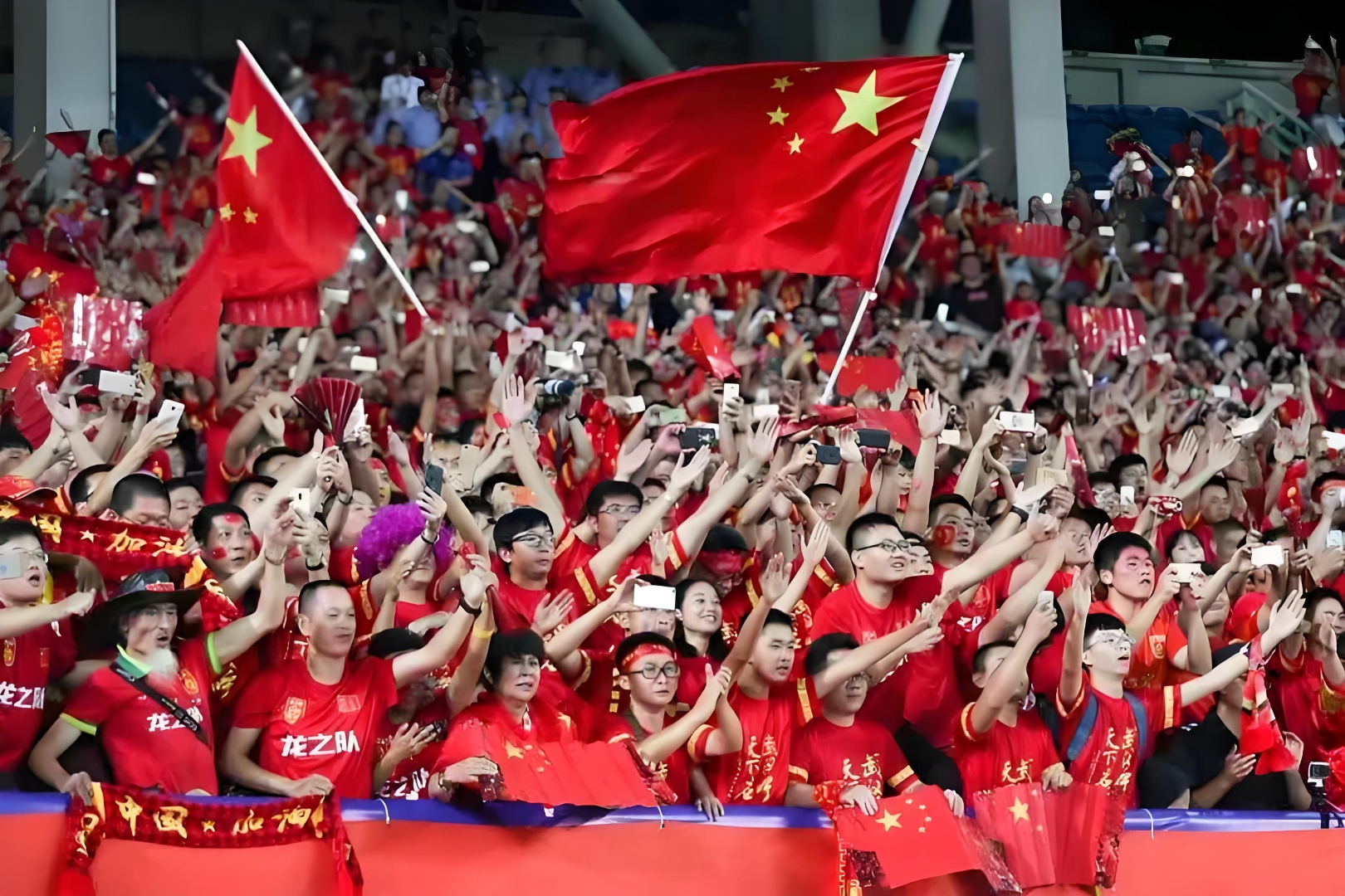 包含梦想舞台：参赛队伍竭力拼搏！的词条