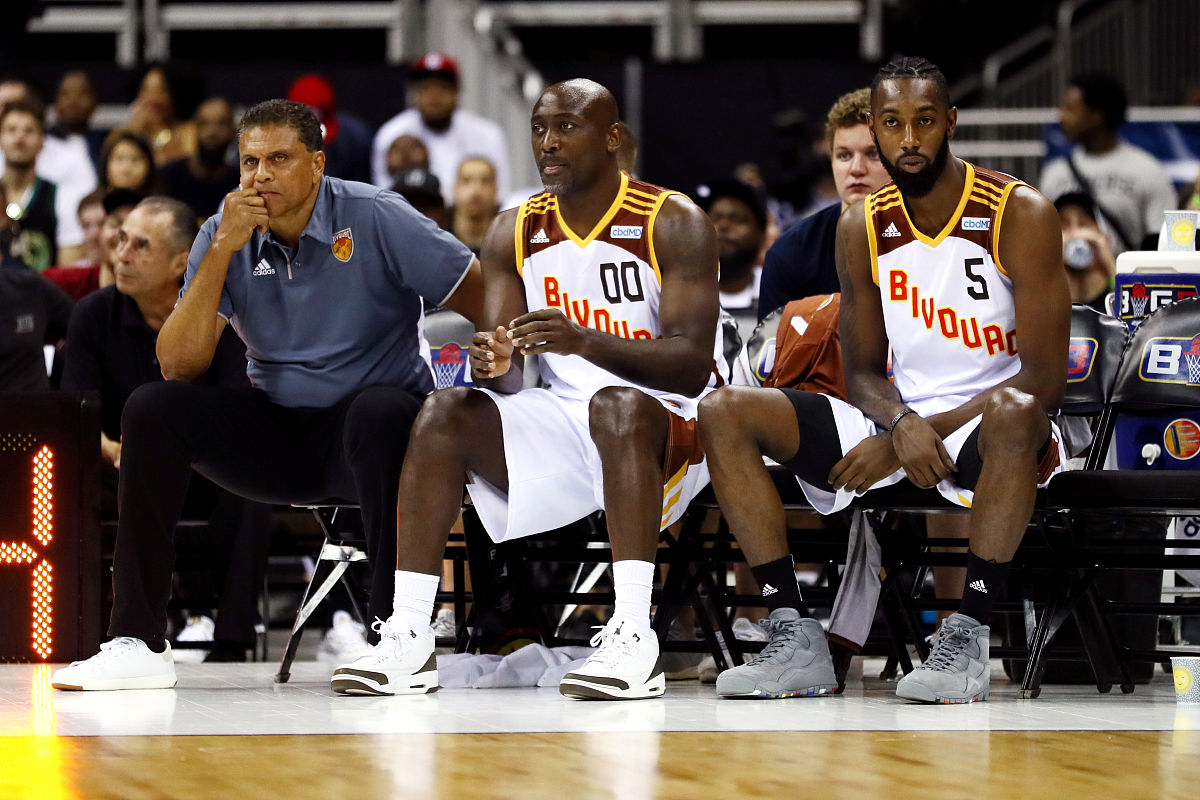 NBA新季揭幕赛鸣锣开启，球迷热情高涨的简单介绍