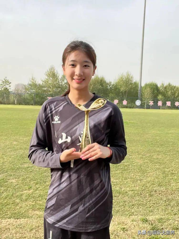 中国女足队员凡婷婷：奋发向前，为国家带来光荣的简单介绍