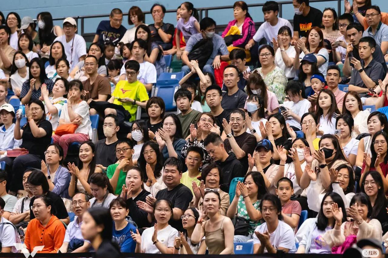 雄姿英发：新加坡选手获得胜利