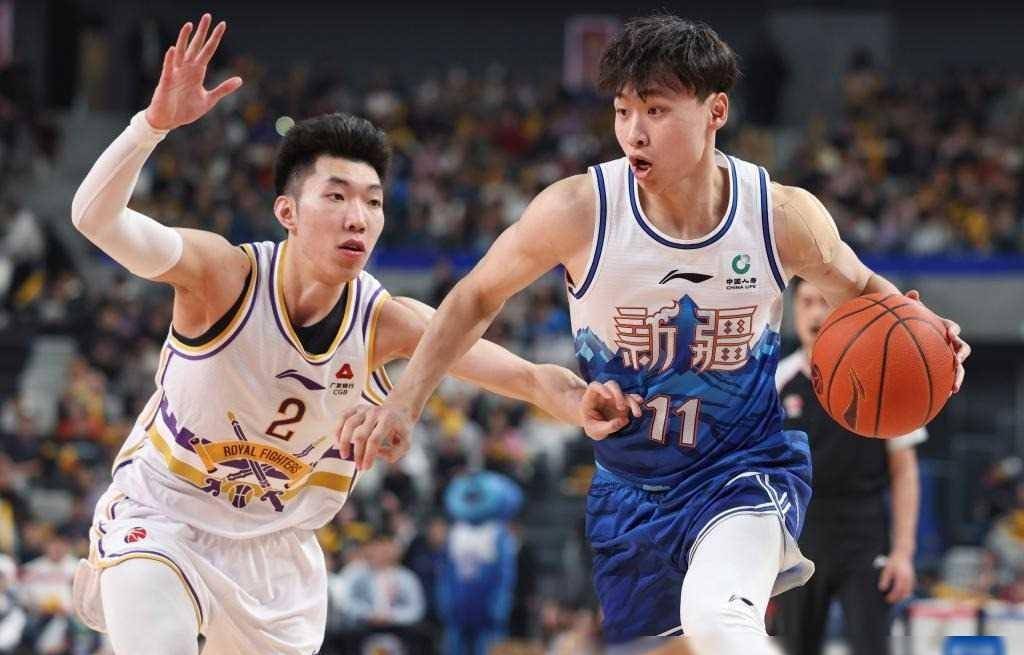 新疆男篮力克上海队，保持不败