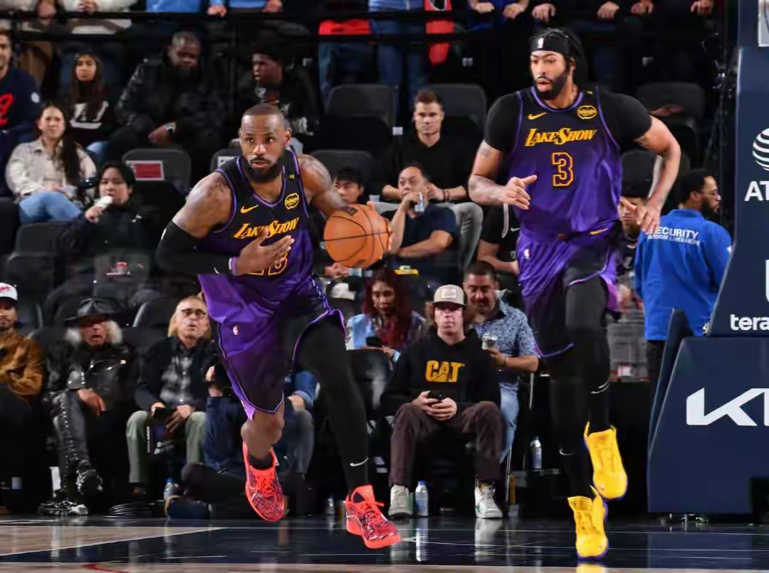 湖人取得关键胜利，艰难击败76人