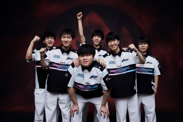 TL鏖战KT,Caps开启传奇时刻峡谷大战入围赛,引爆全场热议 TL鏖战KT,Caps开启传奇时刻峡谷大战入围赛,引爆全场热议