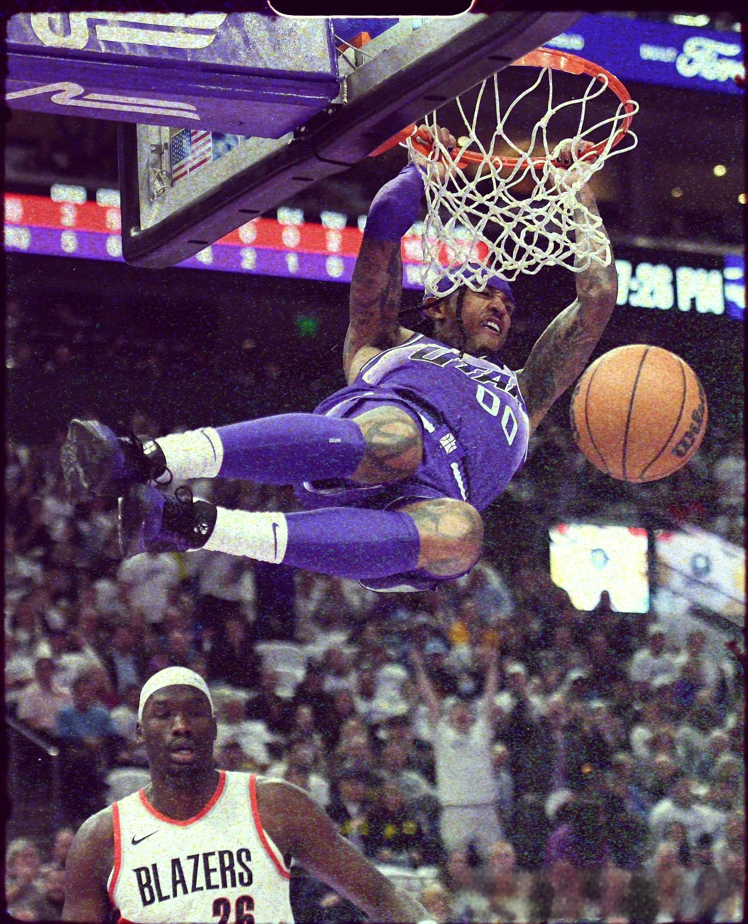 爵士队球员受伤下场，球队防线瞬间脆弱