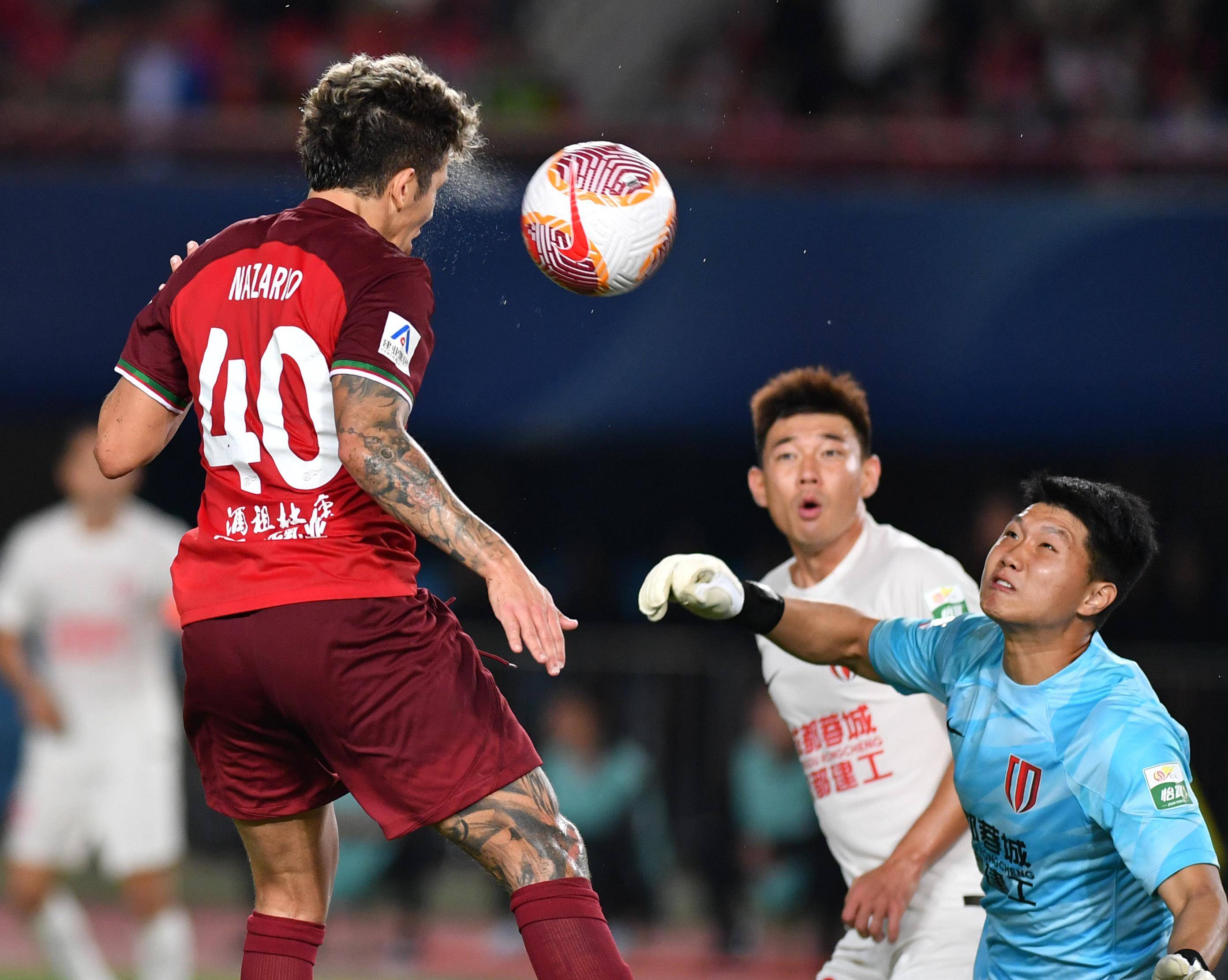 中超球员集体亮相国际比赛舞台，精彩纷呈