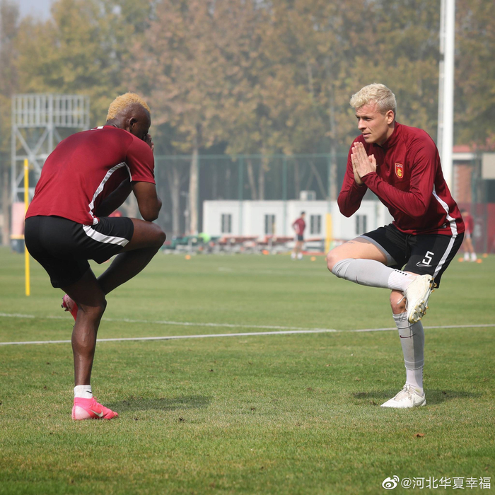 沙尔克摘得胜利各球员士气高昂备战下一场比赛 沙尔克摘得胜利各球员士气高昂备战下一场比赛