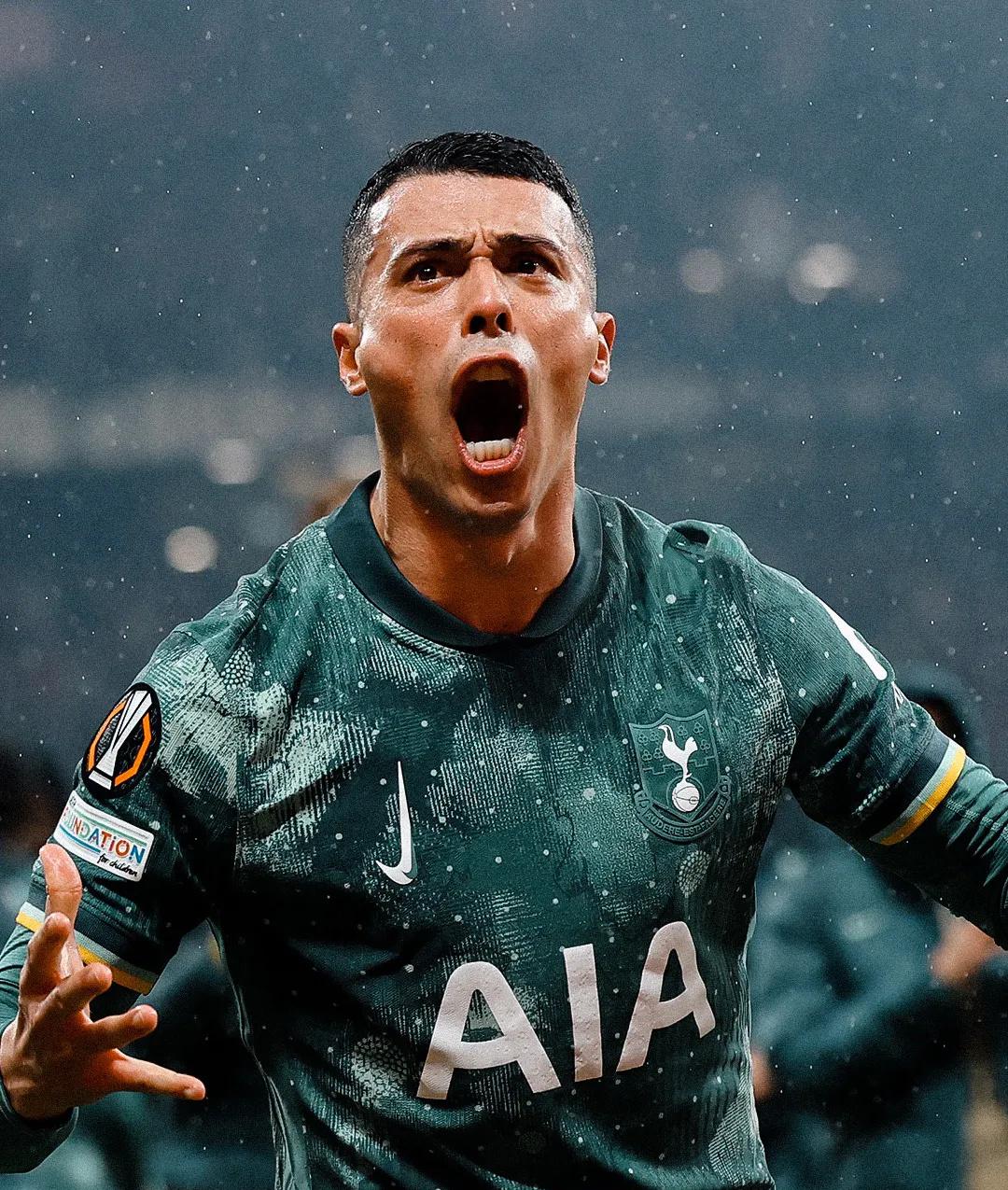 热刺球员意气风发，为球队赢得重要比赛