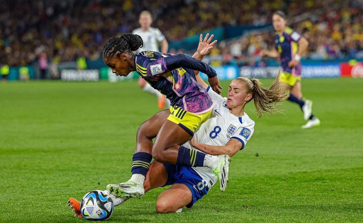 美洲女足大赛拉开序幕，哥伦比亚队首战告捷