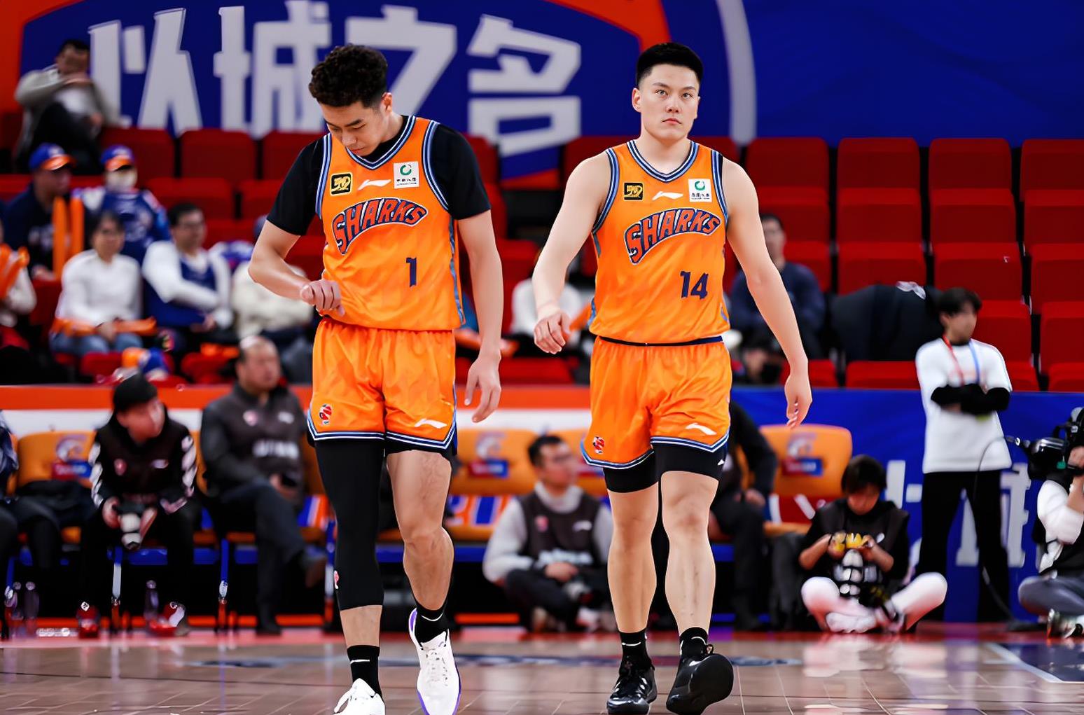 广西男篮大胜广东队，实力备受关注