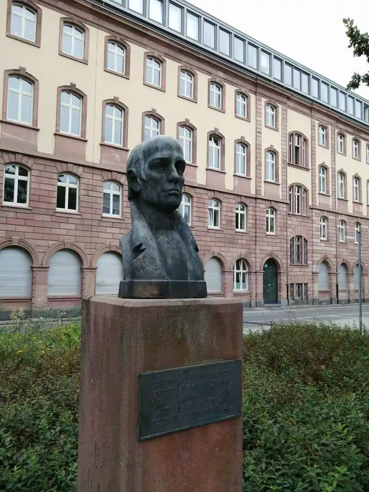 知足最初的次战，法兰克福继续领跑