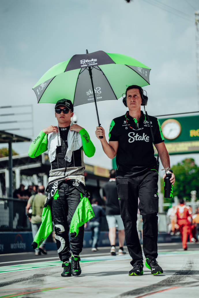 法拉利鏖战哈斯车队，周冠宇高光表现的简单介绍